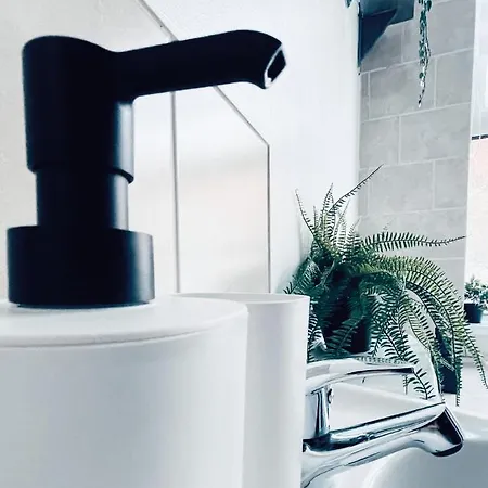 Trendy Room4 - Wifi Ls7 4 منزل للإقامة ليدز