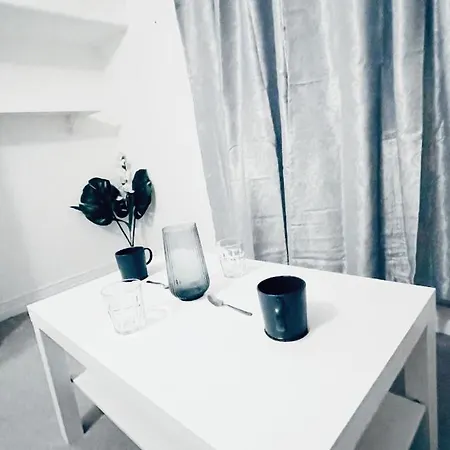 منزل للإقامة Trendy Room4 - Wifi Ls7 4 *